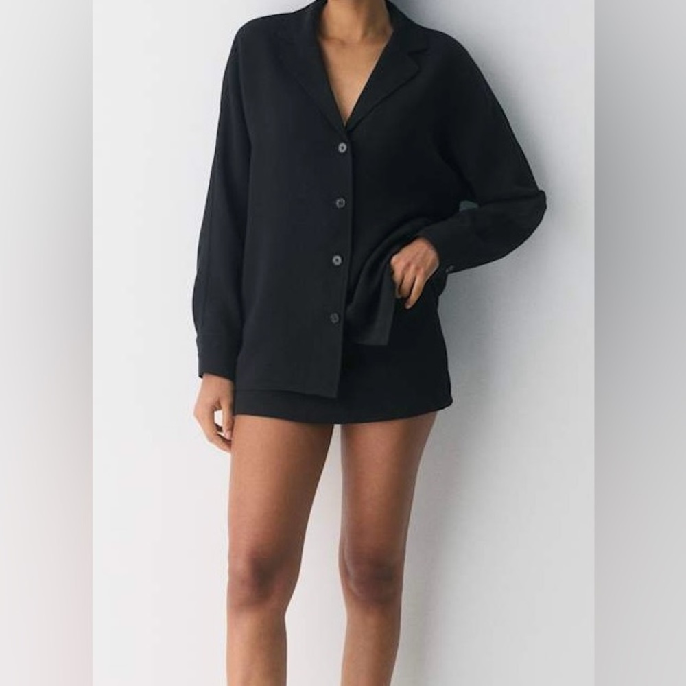 Wilfred chemise Freeform shirt women
Size M
Color- Black